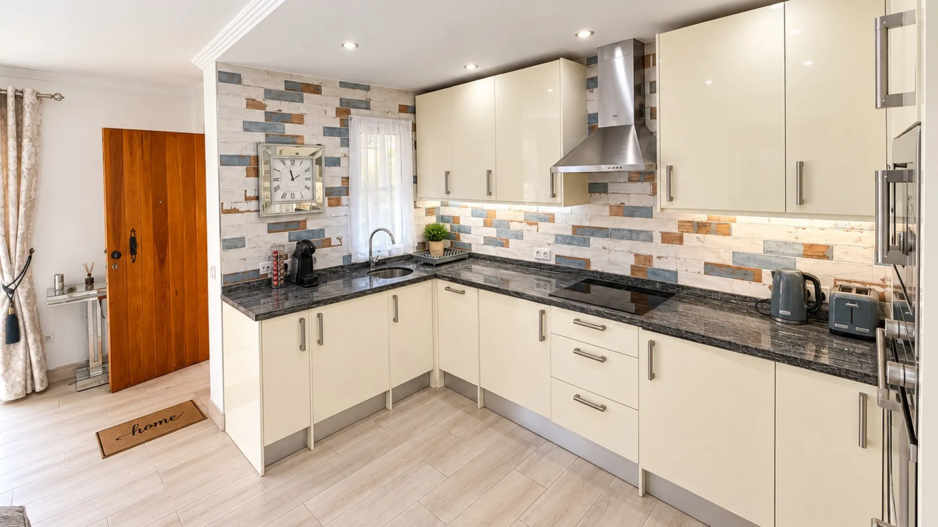 Apartamento planta baja a la venta en Los Pinos de Aloha