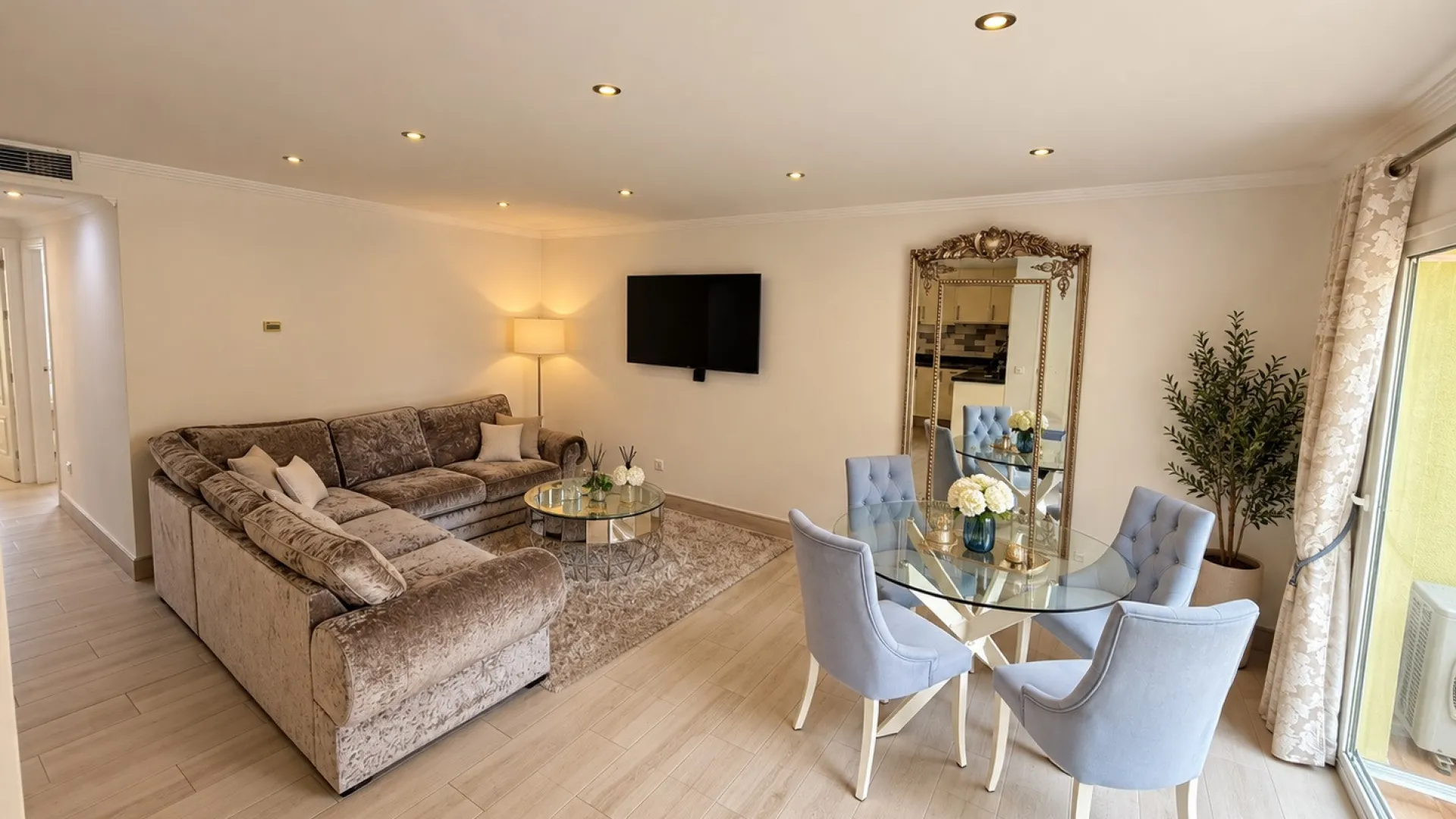 Apartamento planta baja a la venta en Los Pinos de Aloha