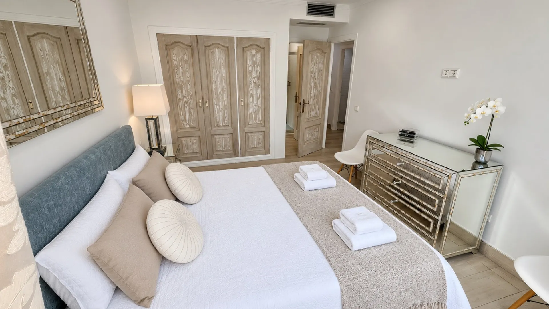 Apartamento planta baja a la venta en Los Pinos de Aloha