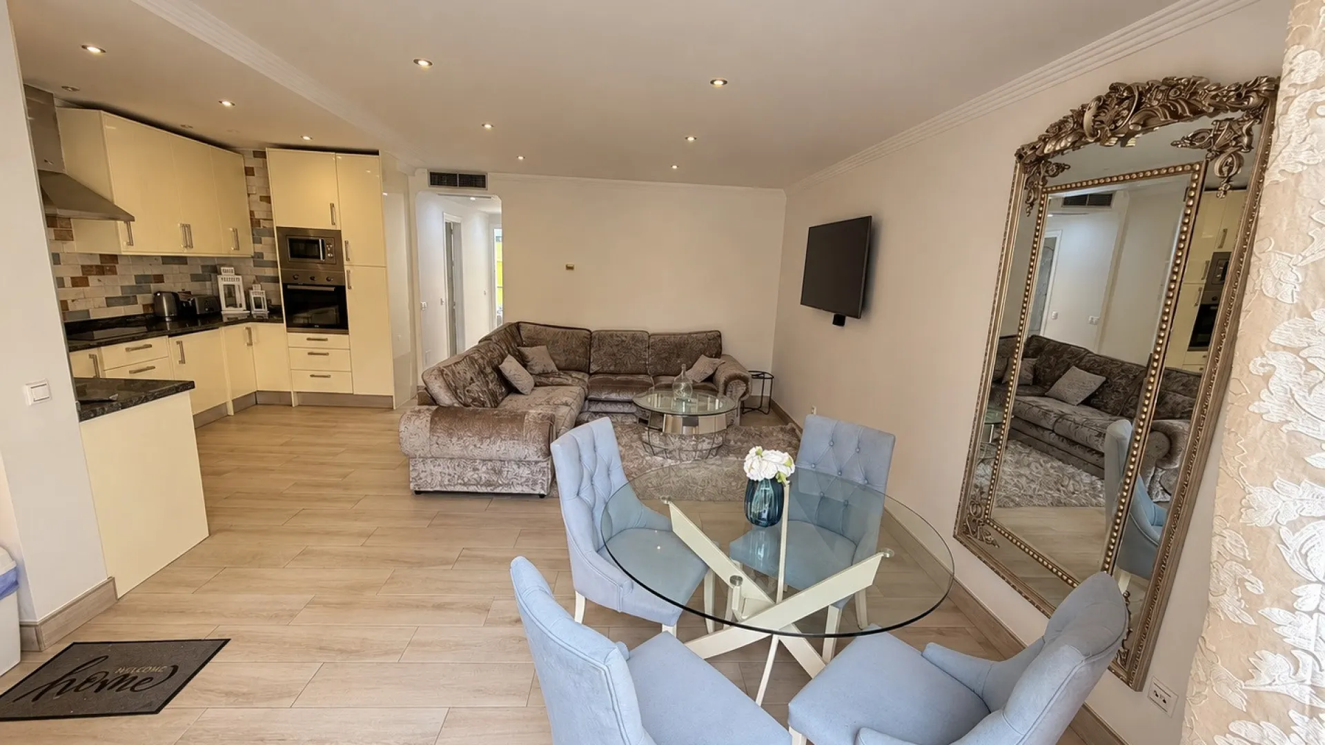Apartamento planta baja a la venta en Los Pinos de Aloha