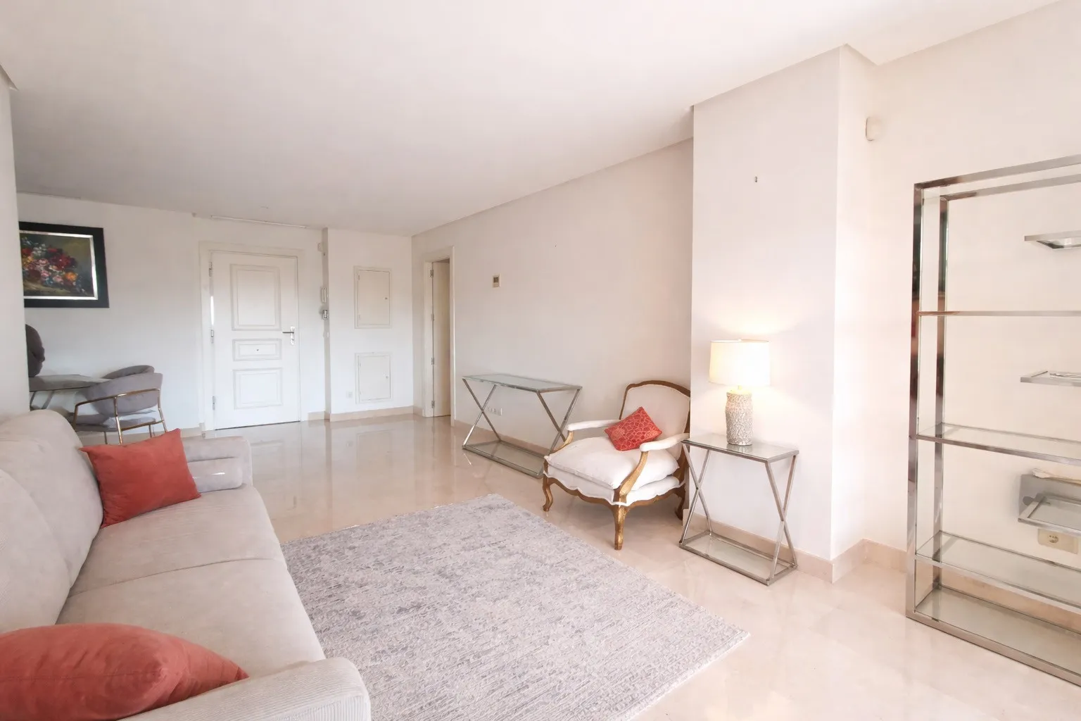 For sale Nueva Andalucia apartment with 2 bedrooms