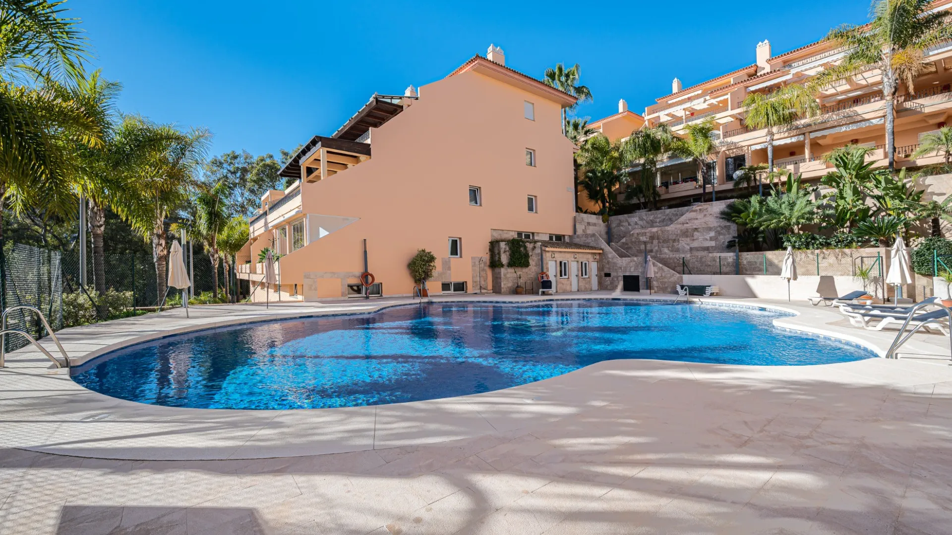 For sale Nueva Andalucia apartment with 2 bedrooms