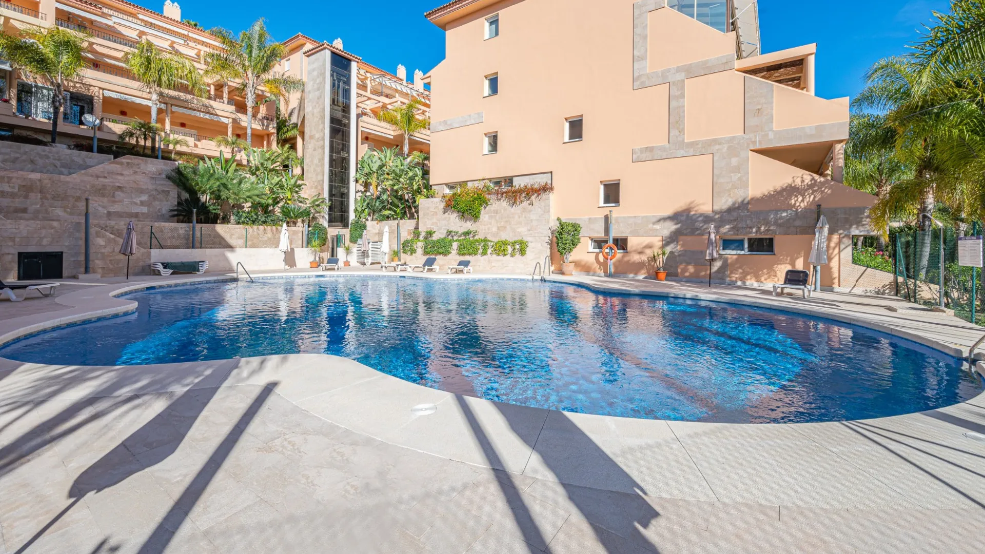 For sale Nueva Andalucia apartment with 2 bedrooms
