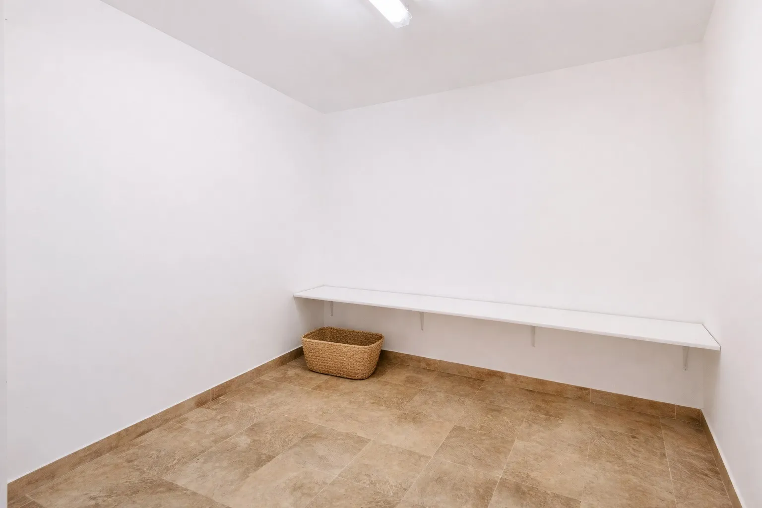 For sale Nueva Andalucia apartment with 2 bedrooms