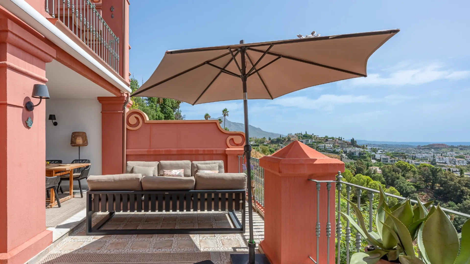 Duplex with 4 bedrooms for sale in Monte Halcones