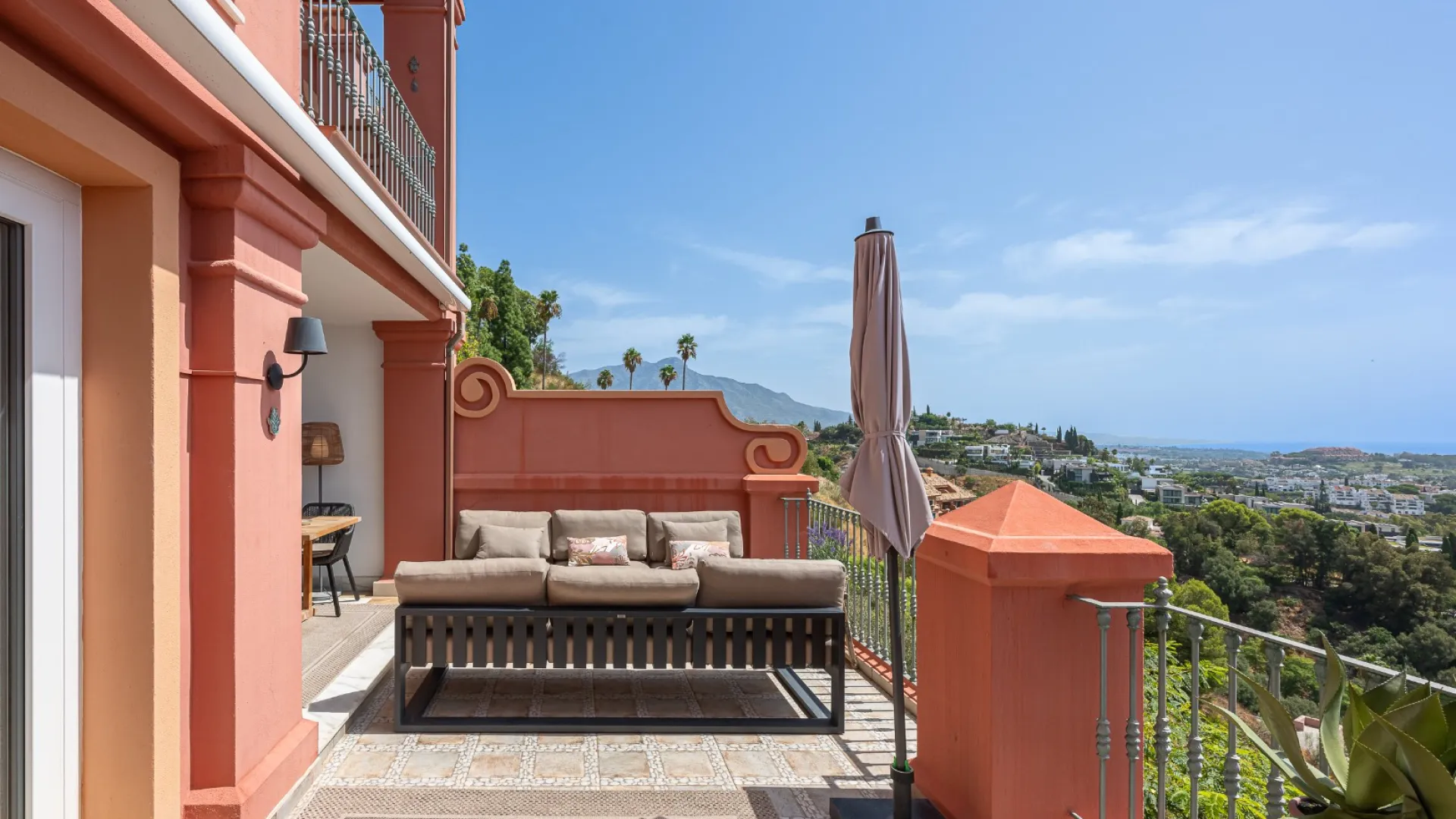 Duplex with 4 bedrooms for sale in Monte Halcones