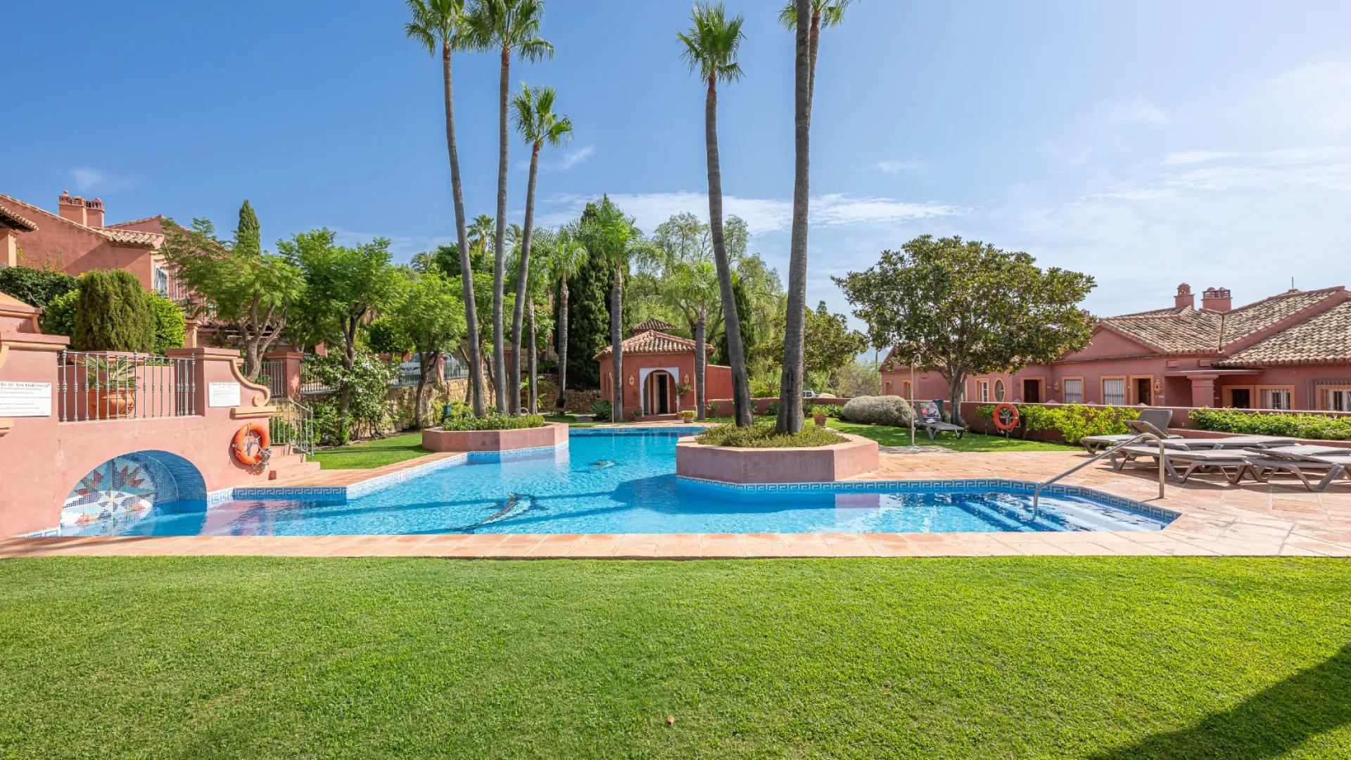 Duplex with 4 bedrooms for sale in Monte Halcones