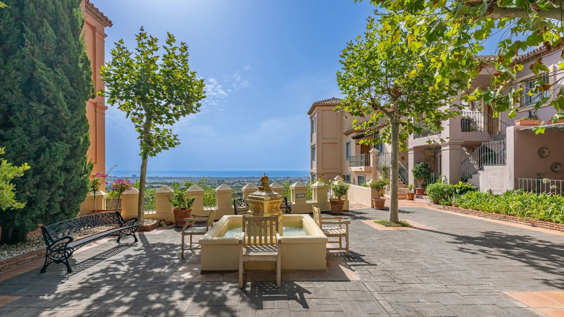 Duplex with 4 bedrooms for sale in Monte Halcones