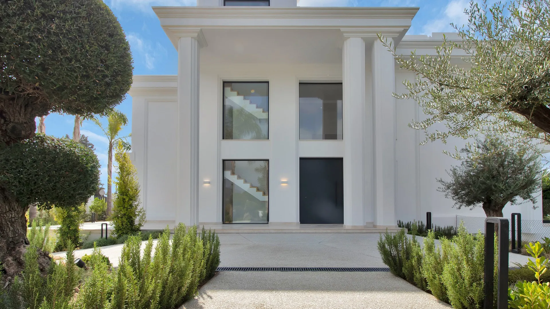 Se vende villa pareada con 6 dormitorios en Las Lomas del Marbella Club