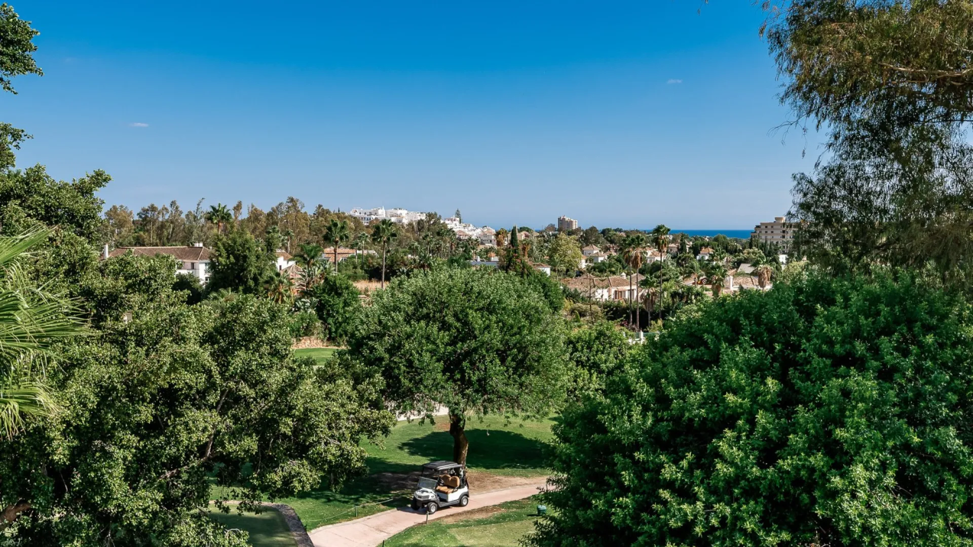 Se vende villa en Los Naranjos de Marbella con 5 dormitorios
