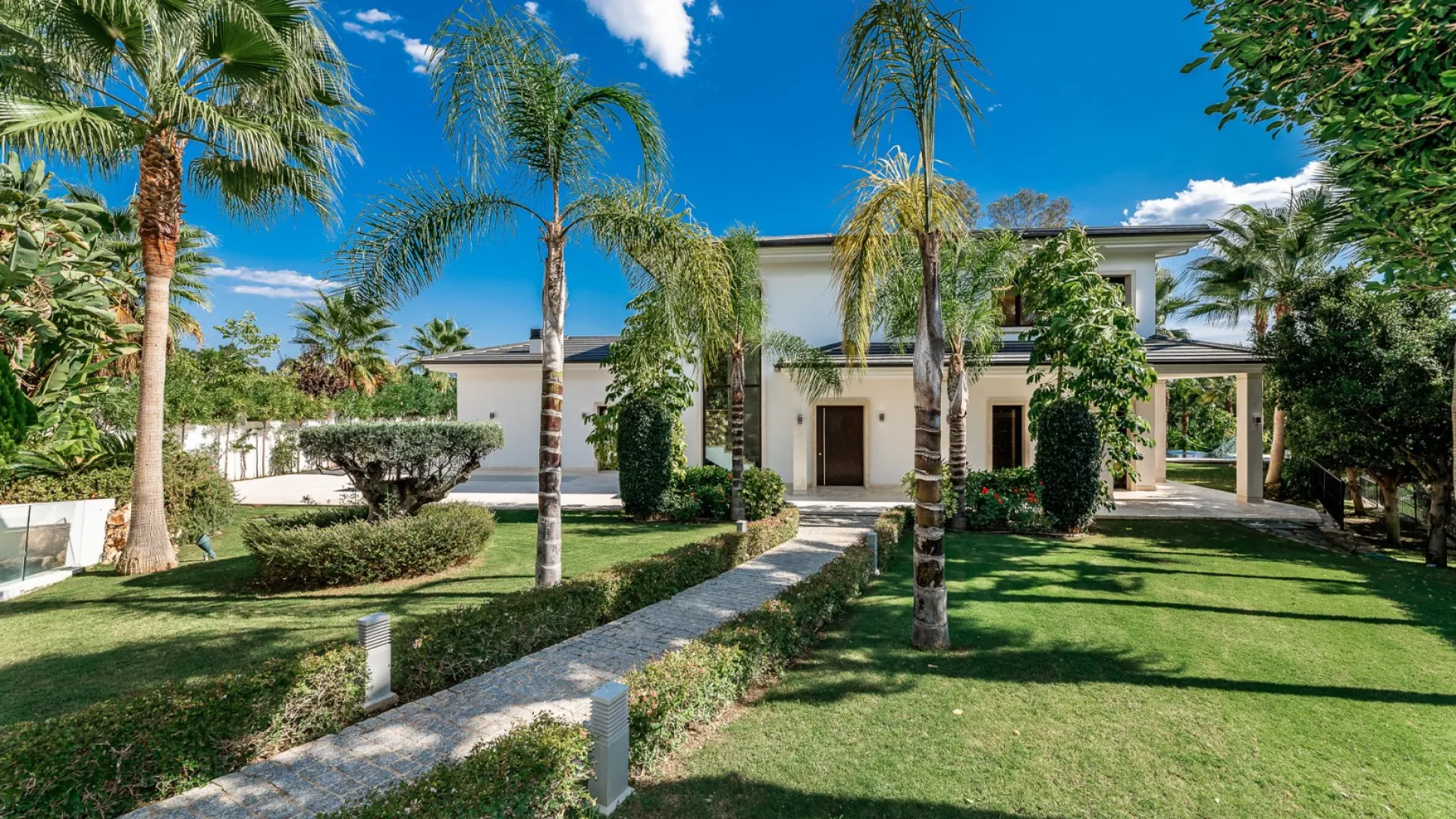 Se vende villa en Los Naranjos de Marbella con 5 dormitorios