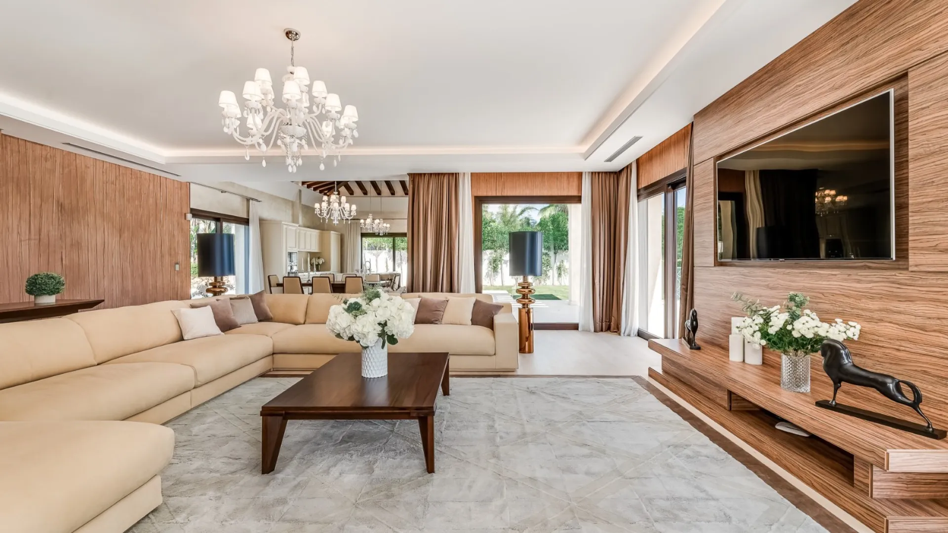 Se vende villa en Los Naranjos de Marbella con 5 dormitorios
