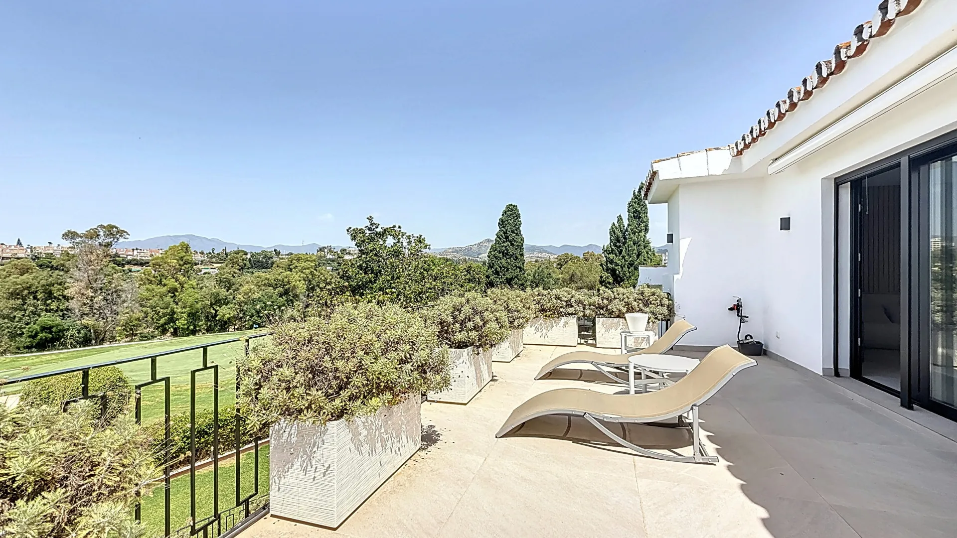 Villa for sale in Guadalmina Alta with 4 bedrooms