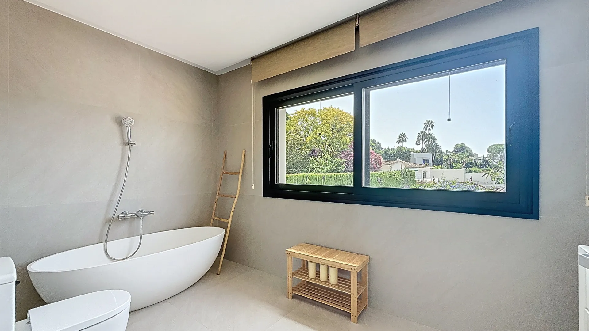 Villa for sale in Guadalmina Alta with 4 bedrooms