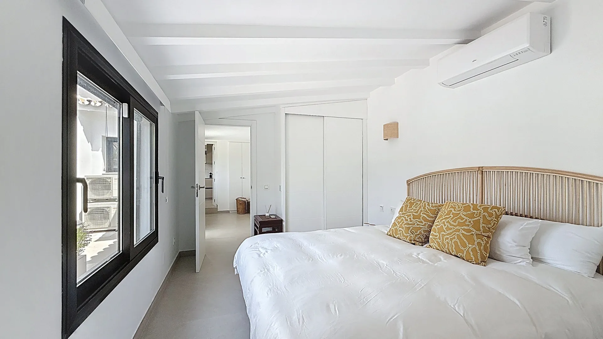 Villa for sale in Guadalmina Alta with 4 bedrooms