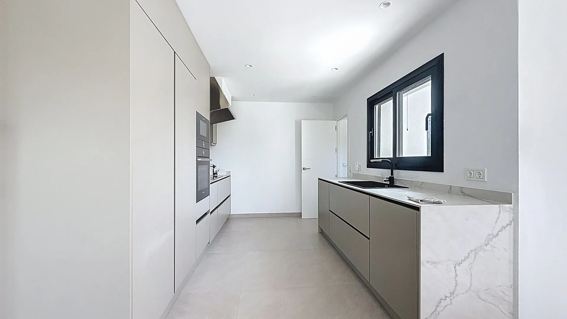 Villa for sale in Guadalmina Alta with 4 bedrooms