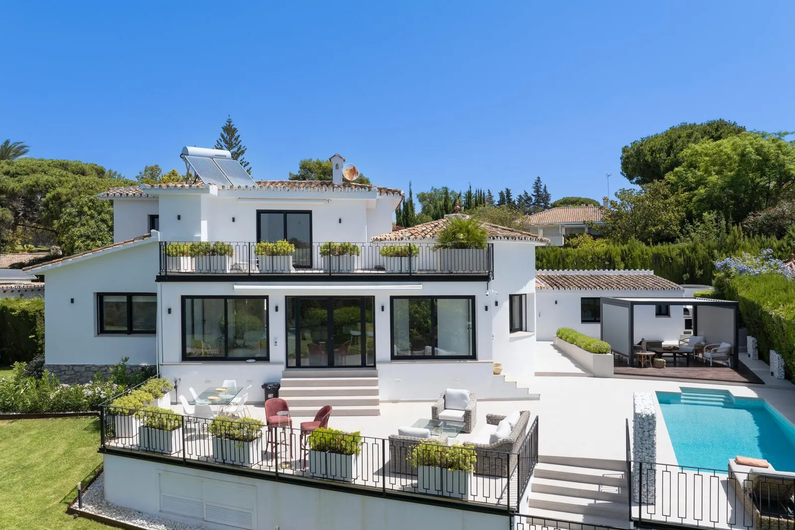 Villa for sale in Guadalmina Alta with 4 bedrooms