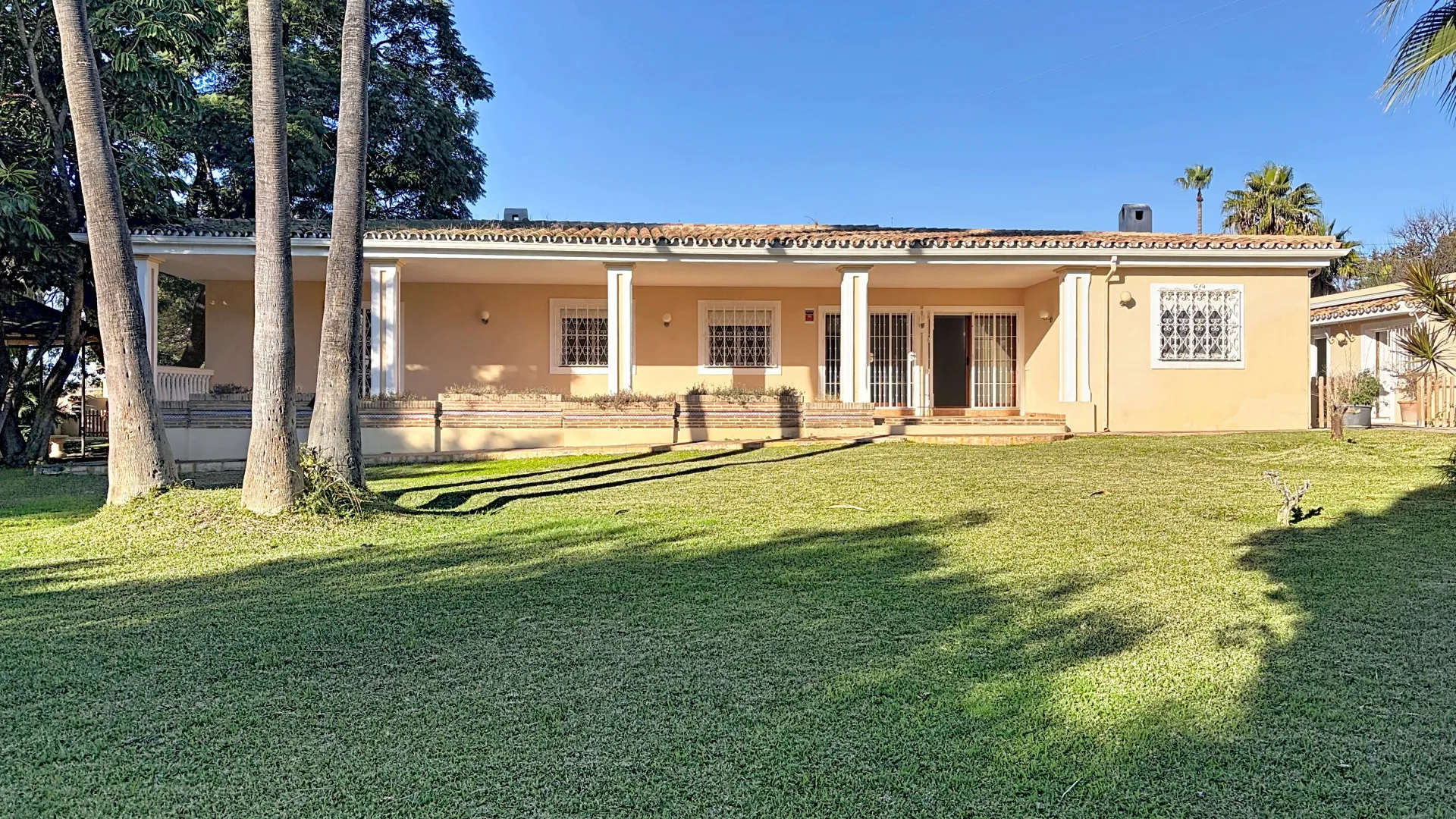 Villa con 6 dormitorios en venta en La Resina Golf
