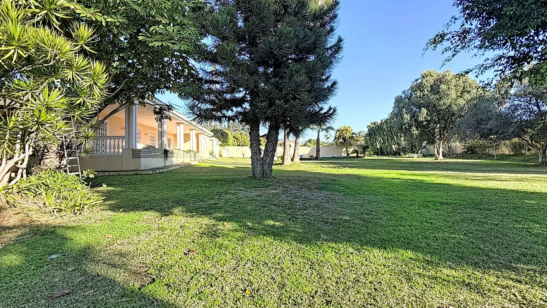 Villa con 6 dormitorios en venta en La Resina Golf