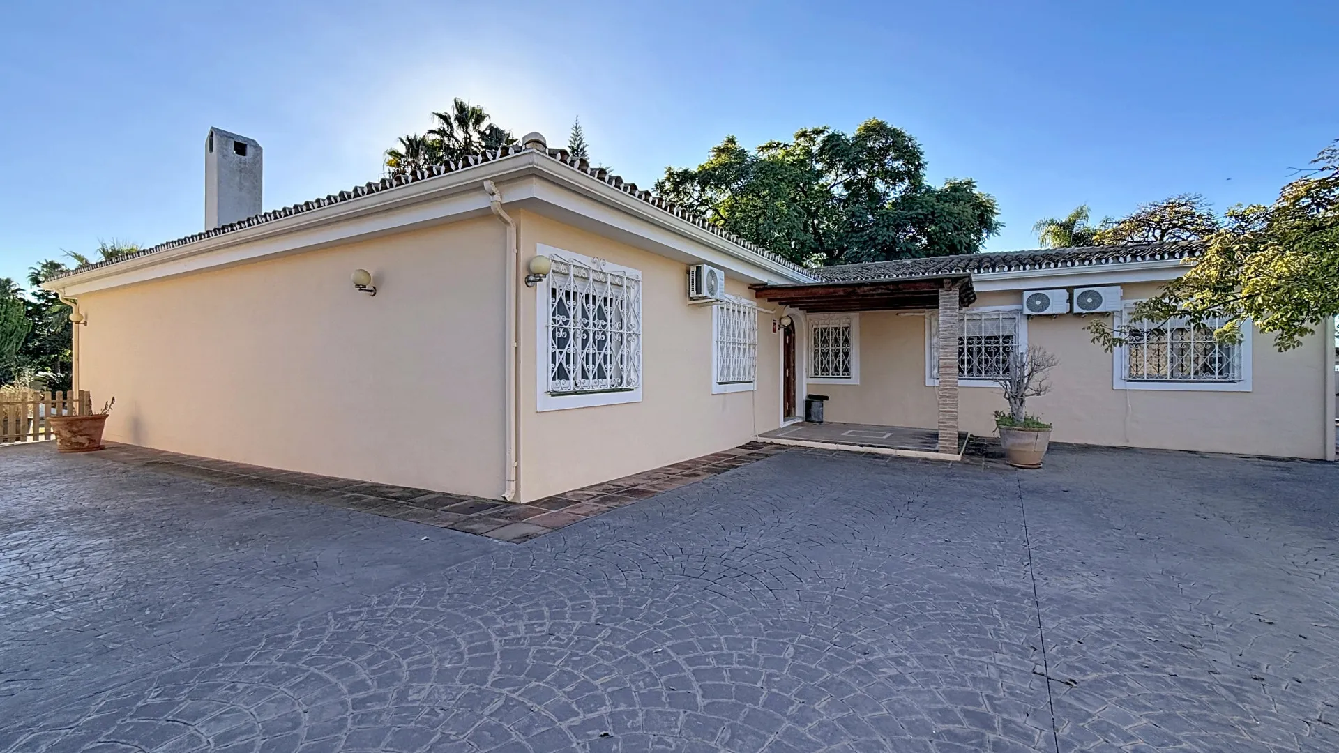 Villa con 6 dormitorios en venta en La Resina Golf