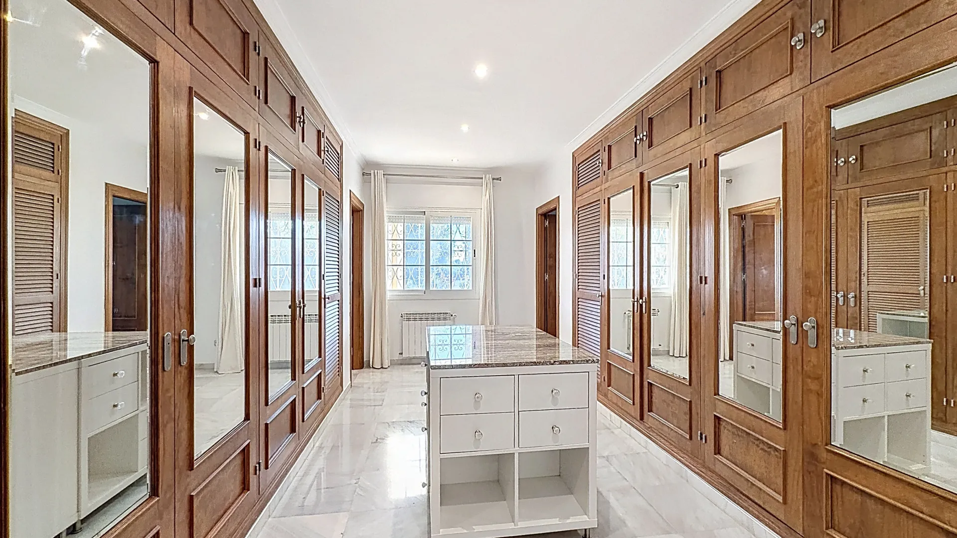 Villa con 6 dormitorios en venta en La Resina Golf