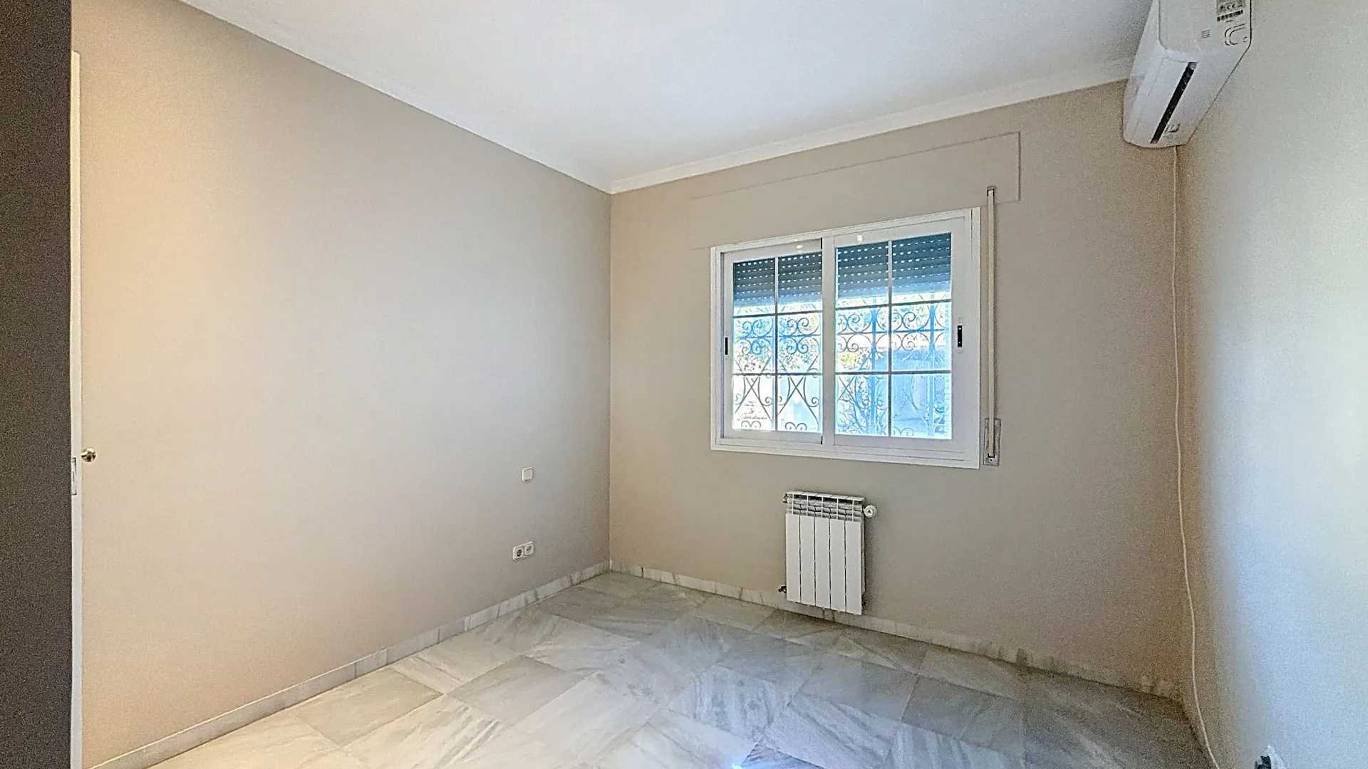 Villa con 6 dormitorios en venta en La Resina Golf