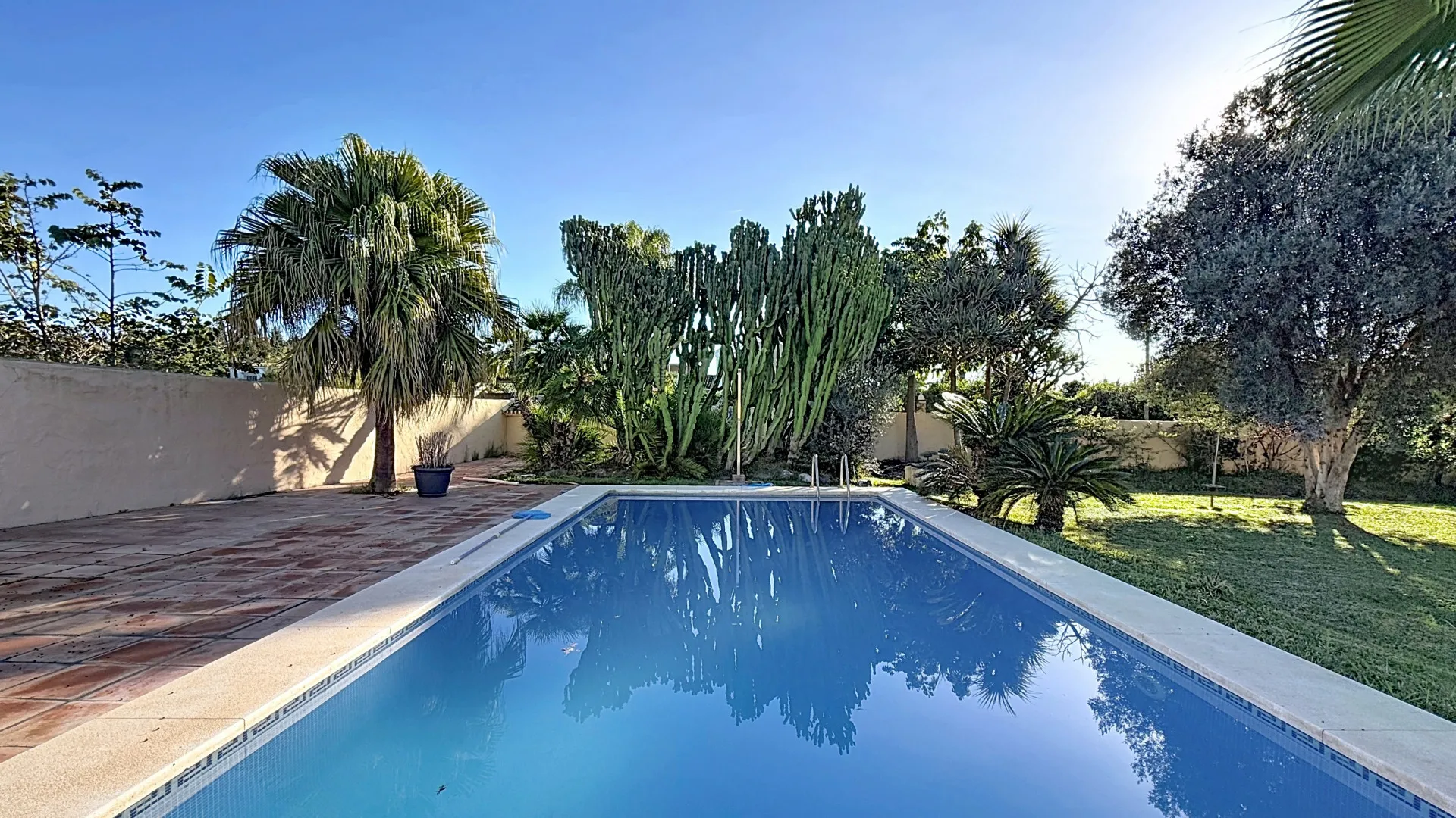 Villa con 6 dormitorios en venta en La Resina Golf