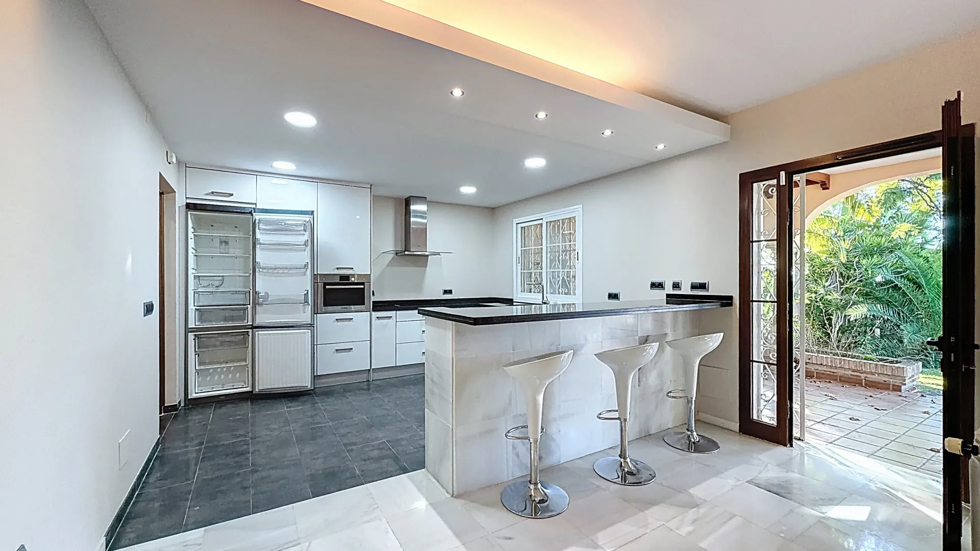 Villa con 6 dormitorios en venta en La Resina Golf