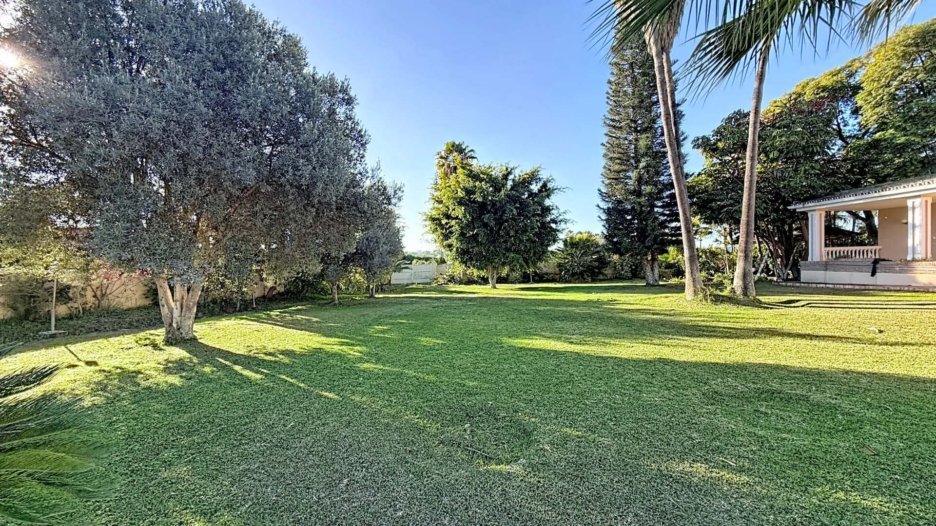 Villa con 6 dormitorios en venta en La Resina Golf