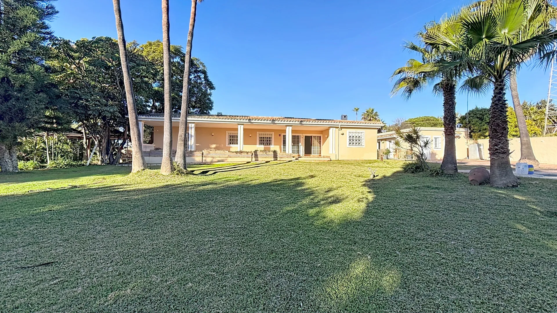 Villa con 6 dormitorios en venta en La Resina Golf