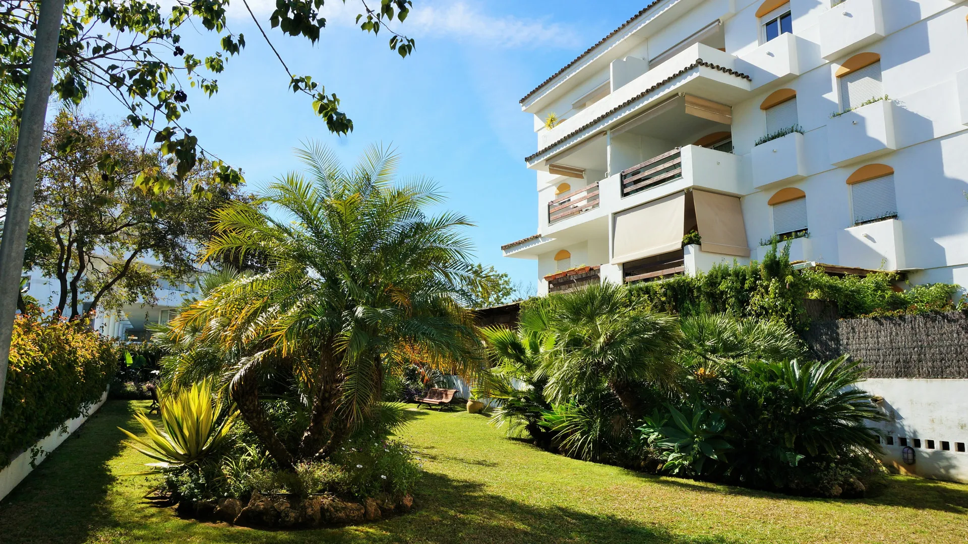 Buy Guadalmina Baja 5 bedrooms apartment