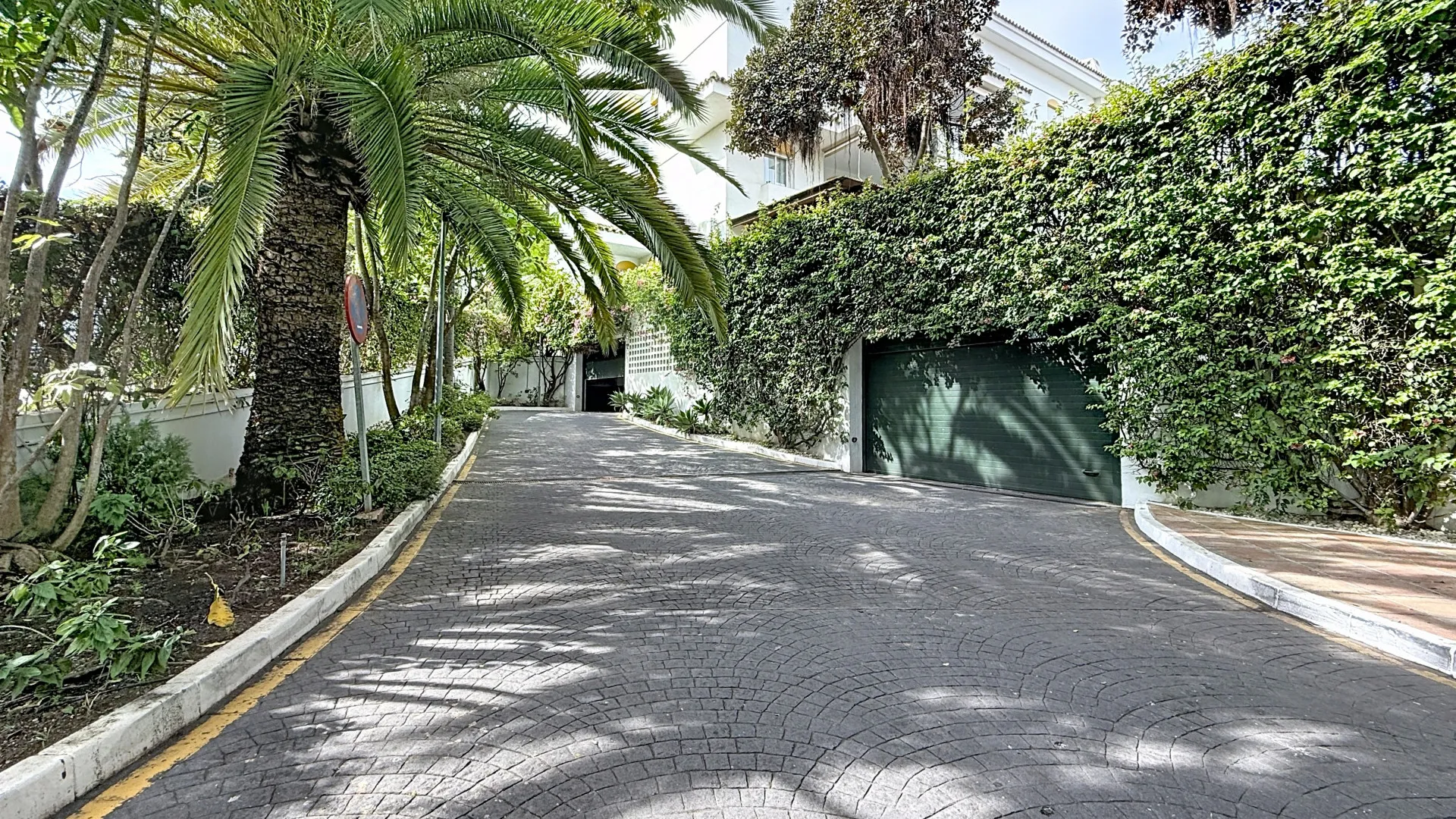 Buy Guadalmina Baja 5 bedrooms apartment
