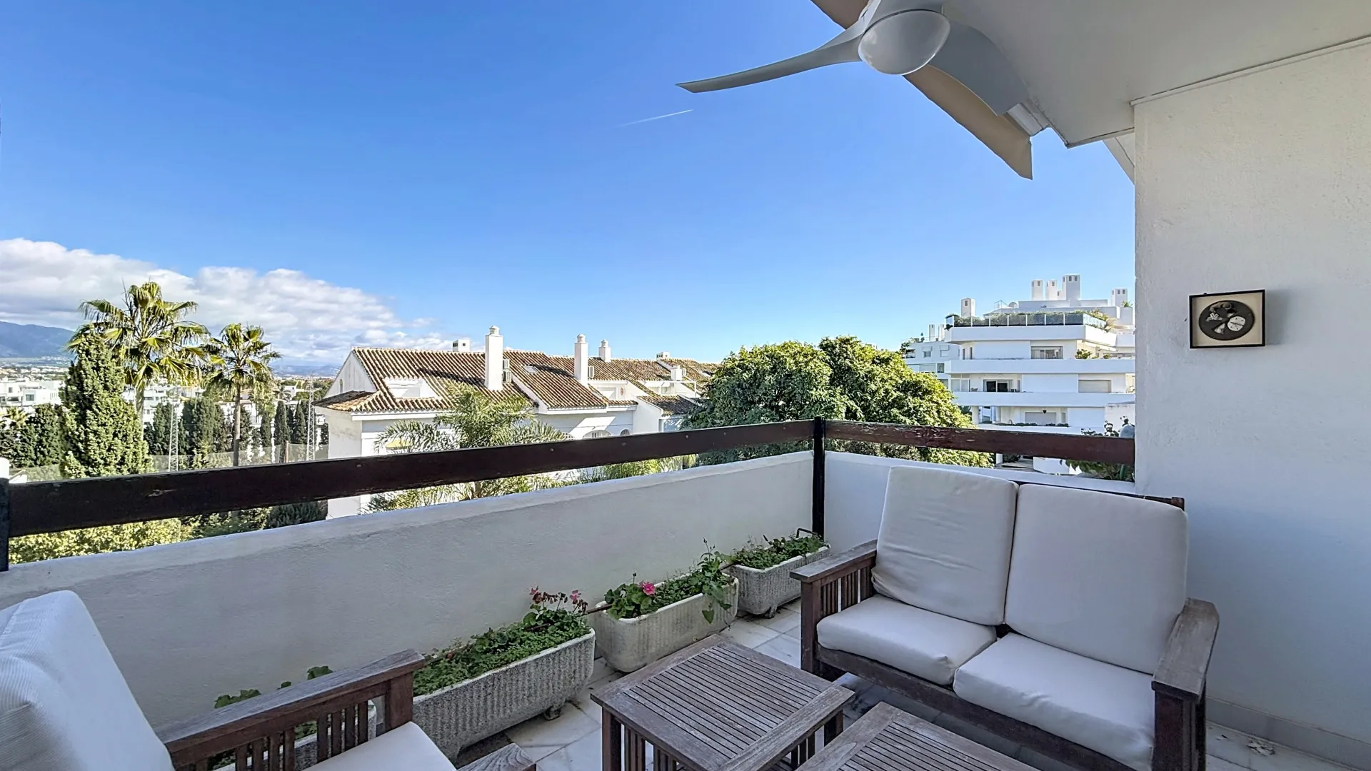 Buy Guadalmina Baja 5 bedrooms apartment