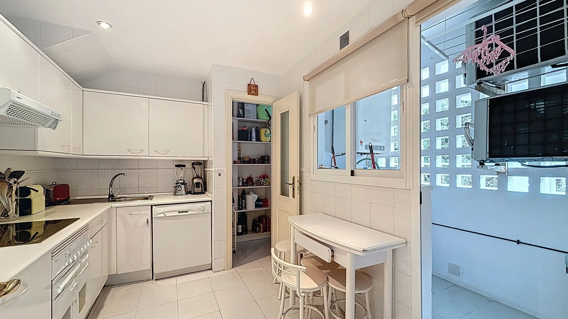 Buy Guadalmina Baja 5 bedrooms apartment