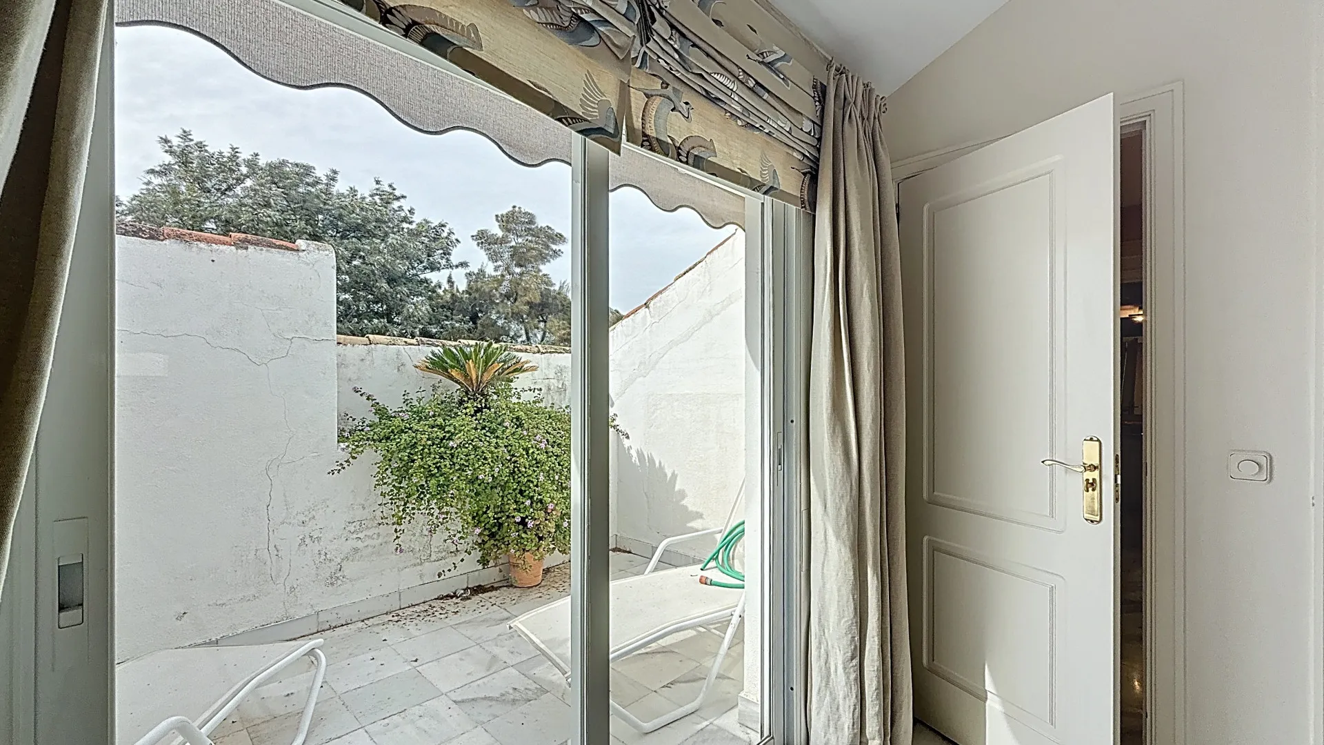 Buy Guadalmina Baja 5 bedrooms apartment