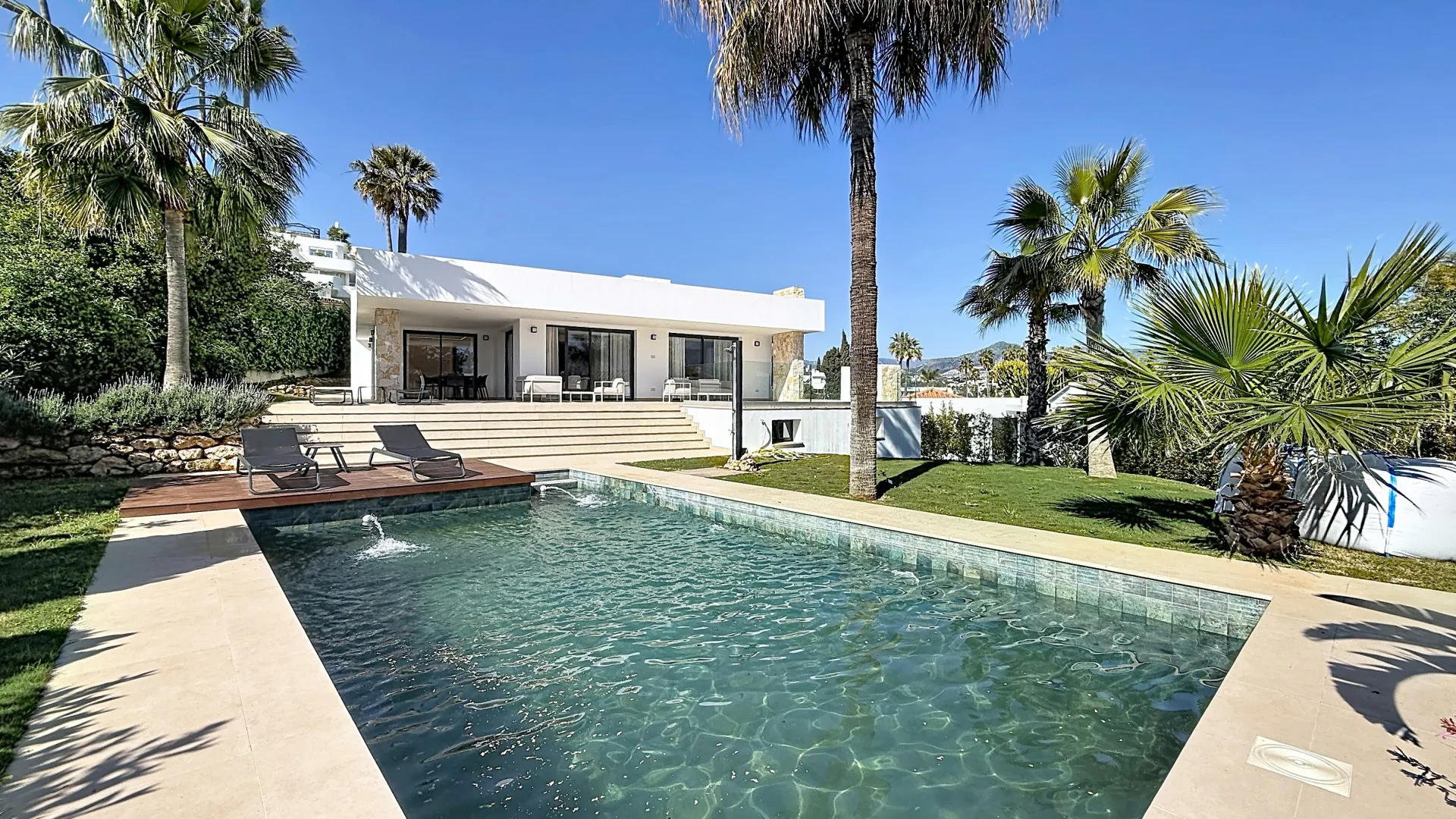 Se vende villa en Guadalmina Alta con 4 dormitorios