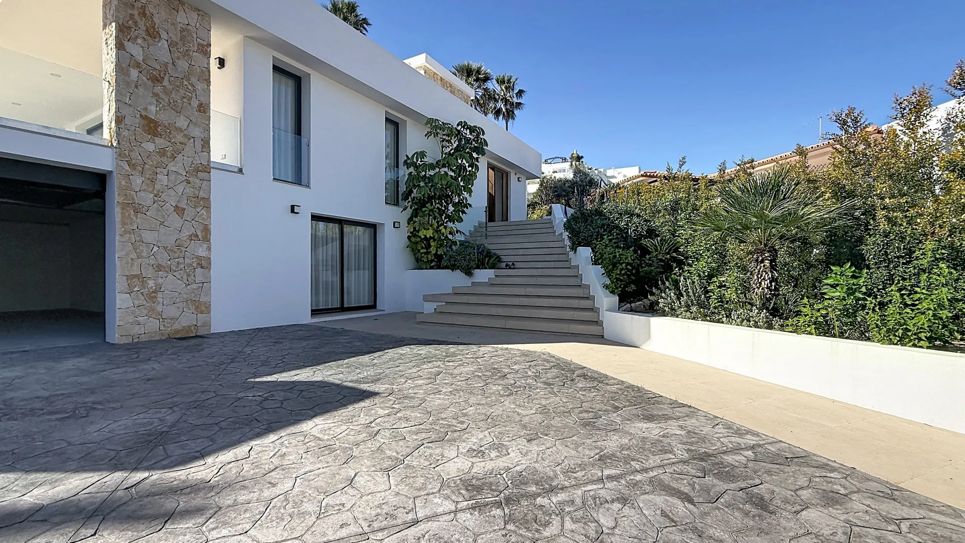 Se vende villa en Guadalmina Alta con 4 dormitorios
