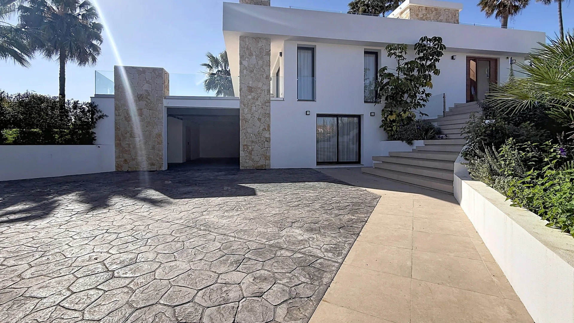 Se vende villa en Guadalmina Alta con 4 dormitorios
