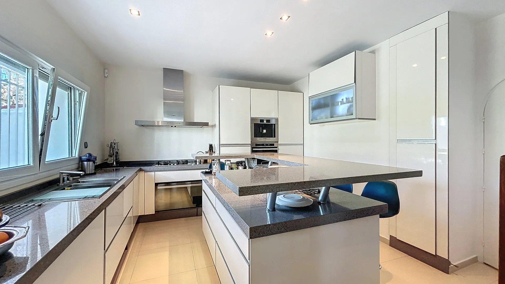 For sale villa in Guadalmina Alta with 3 bedrooms