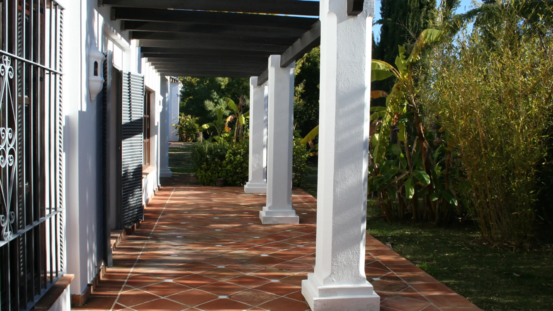 Villa for sale in Guadalmina Baja with 5 bedrooms