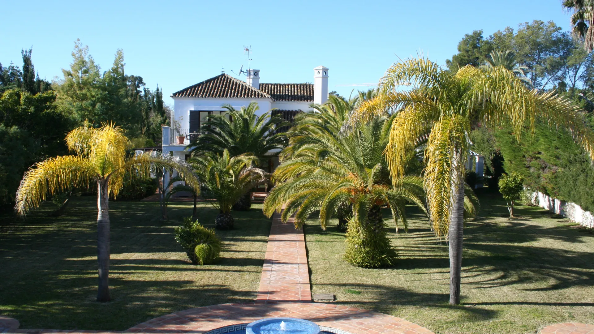Villa for sale in Guadalmina Baja with 5 bedrooms