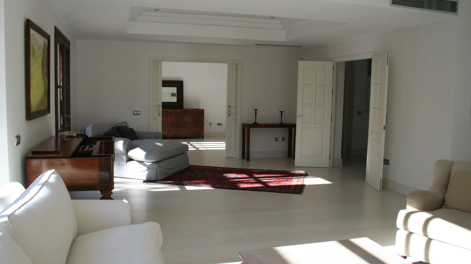 Villa for sale in Guadalmina Baja with 5 bedrooms