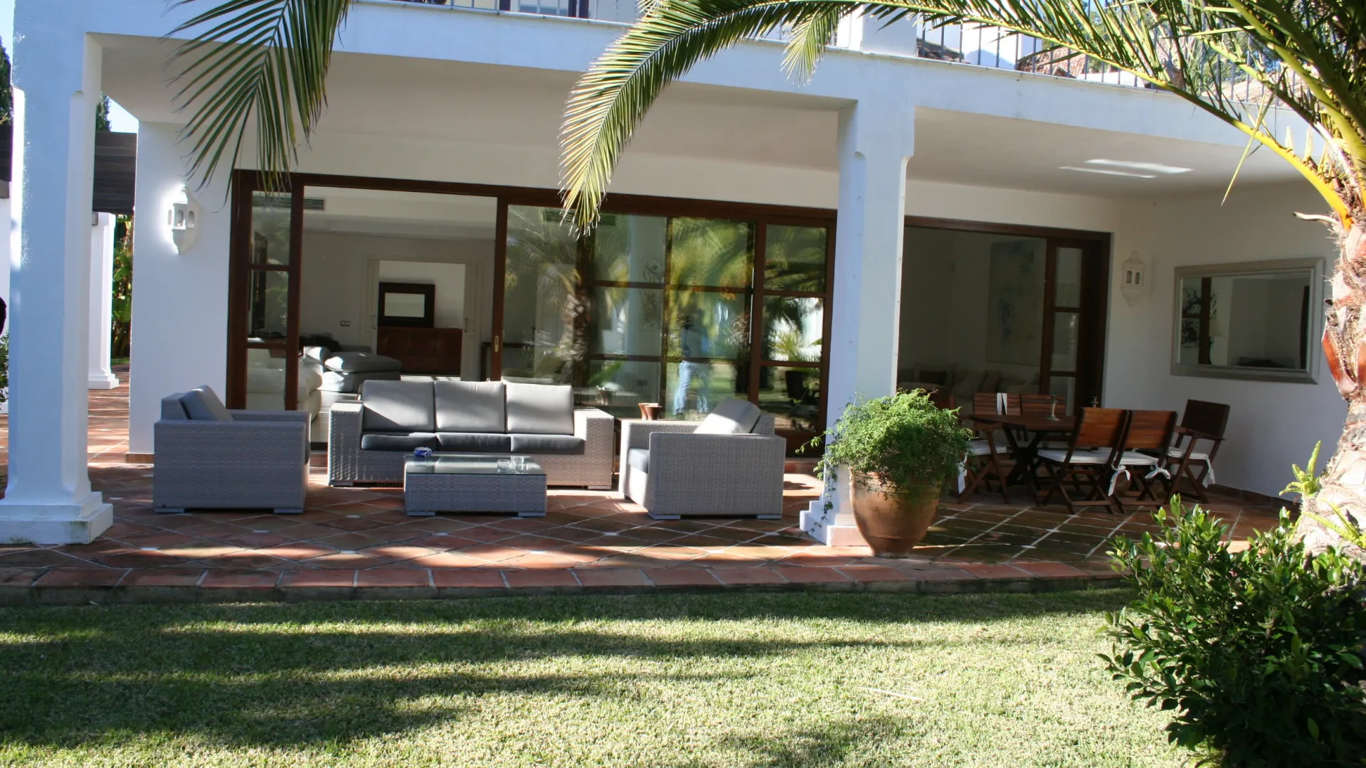 Villa for sale in Guadalmina Baja with 5 bedrooms