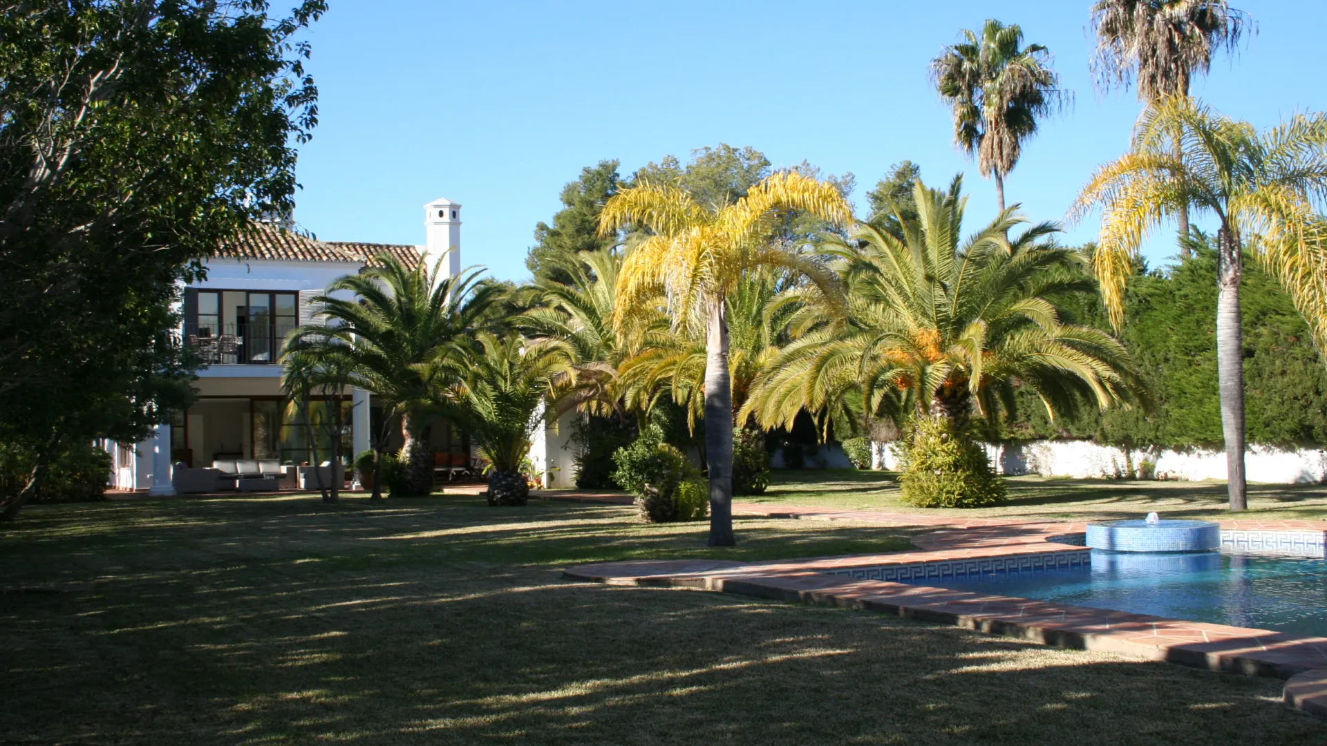 Villa for sale in Guadalmina Baja with 5 bedrooms