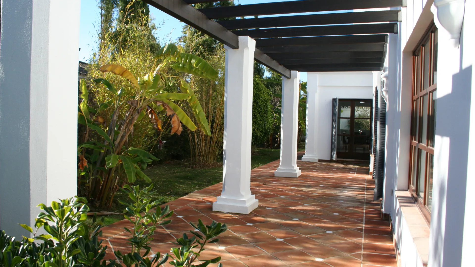 Villa for sale in Guadalmina Baja with 5 bedrooms