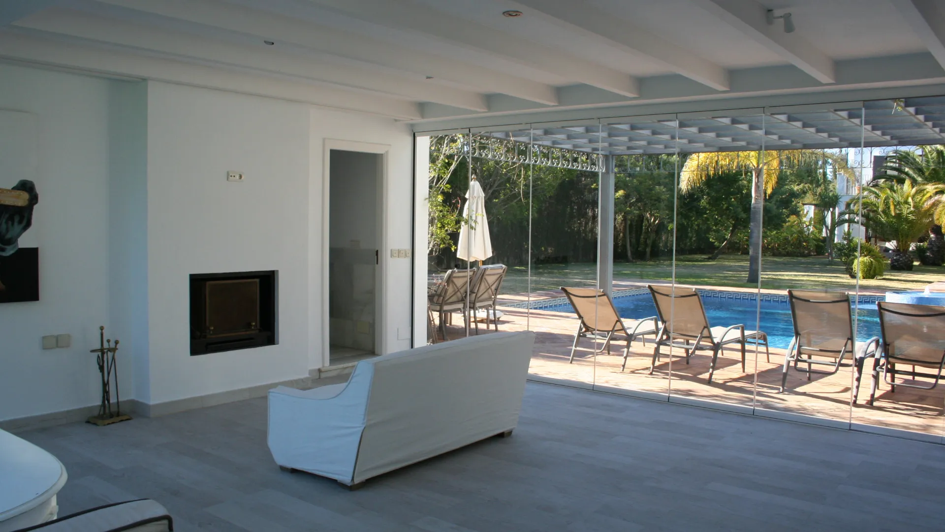 Villa for sale in Guadalmina Baja with 5 bedrooms