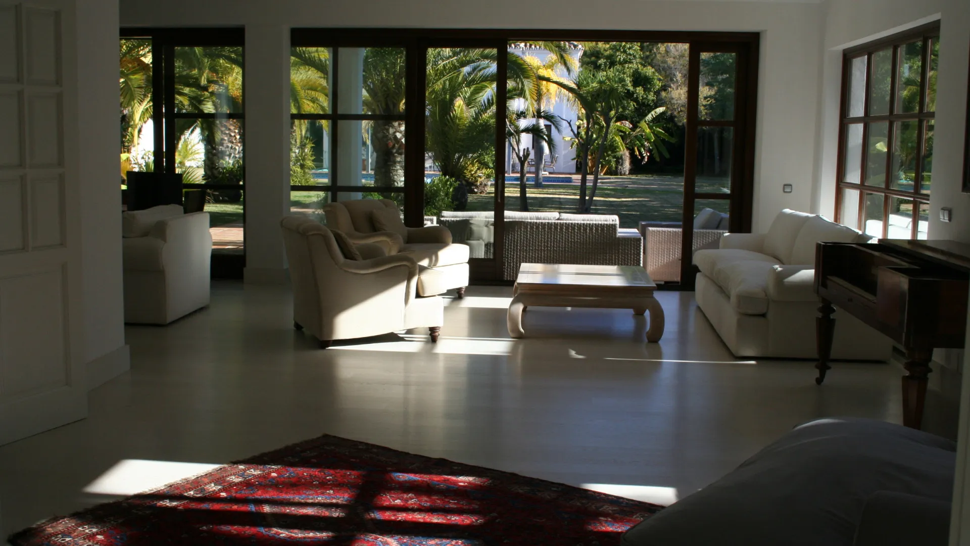 Villa for sale in Guadalmina Baja with 5 bedrooms