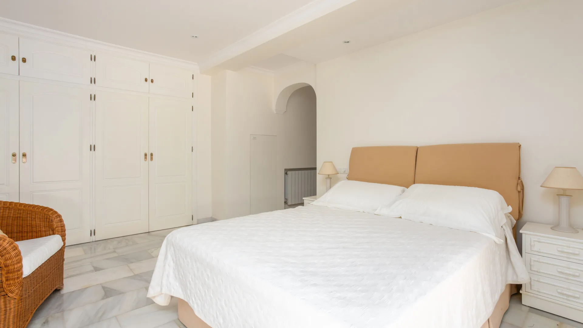 Se vende villa en Guadalmina Alta con 4 dormitorios