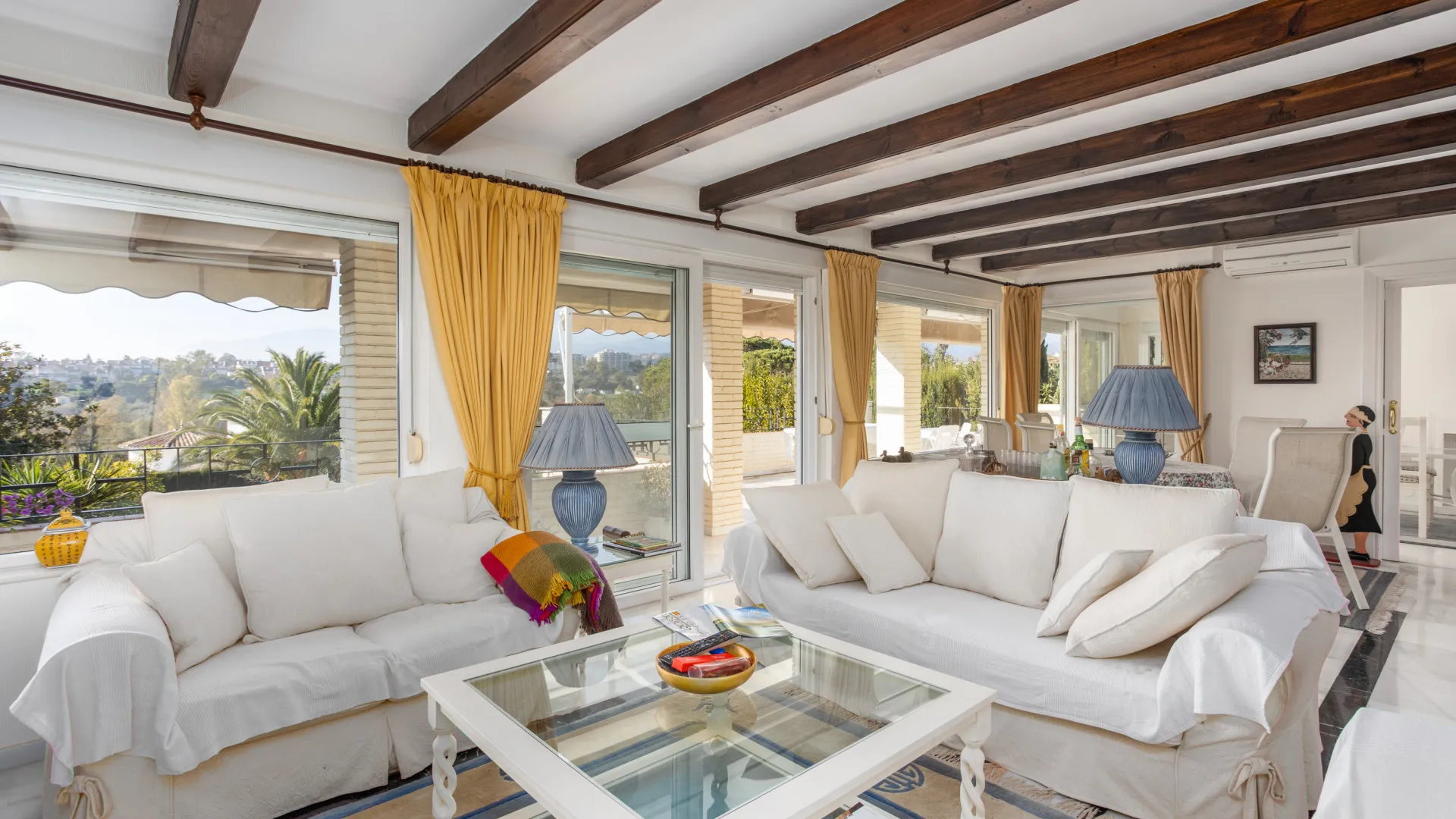 Se vende villa en Guadalmina Alta con 4 dormitorios