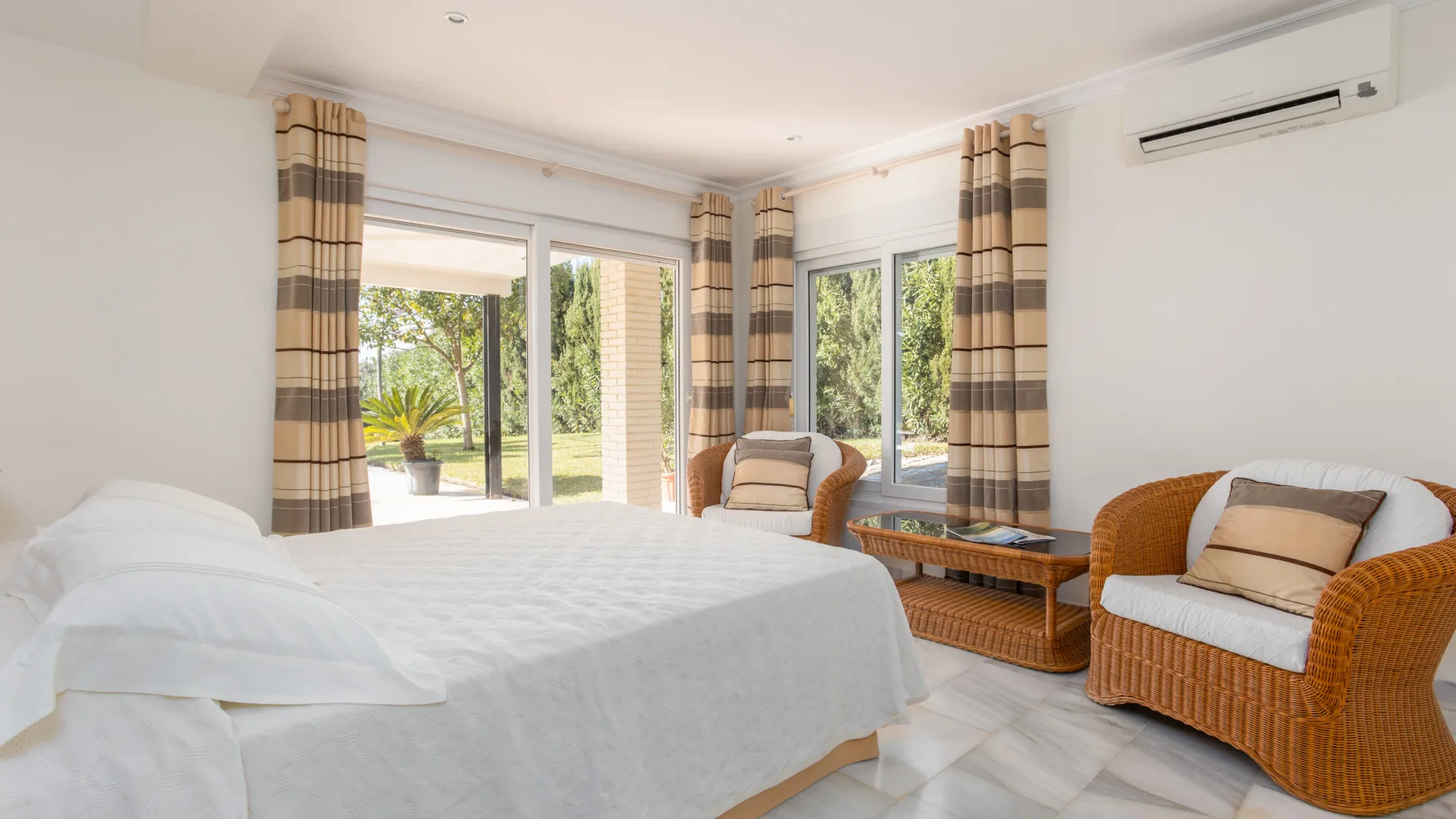 Se vende villa en Guadalmina Alta con 4 dormitorios
